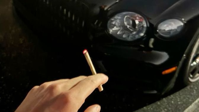 Arkadaşlarınız arabanızda sigara içmek istese içmelerine izin verir misiniz?