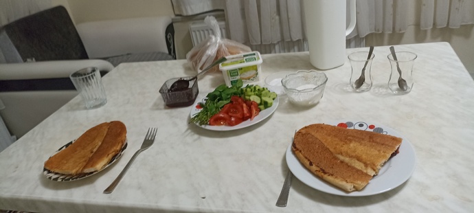 Gece yemeği yer misiniz?