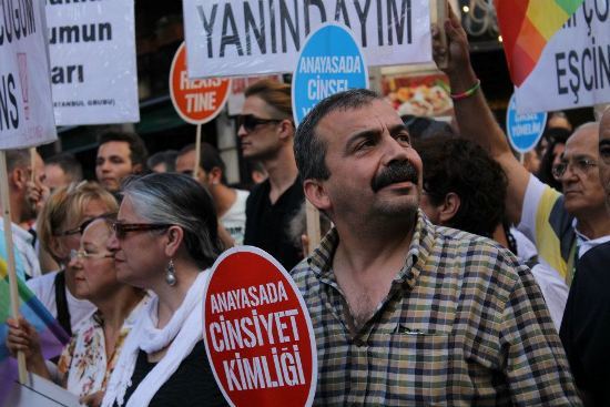 Unutmadık seni eşcinsel Sırrı
