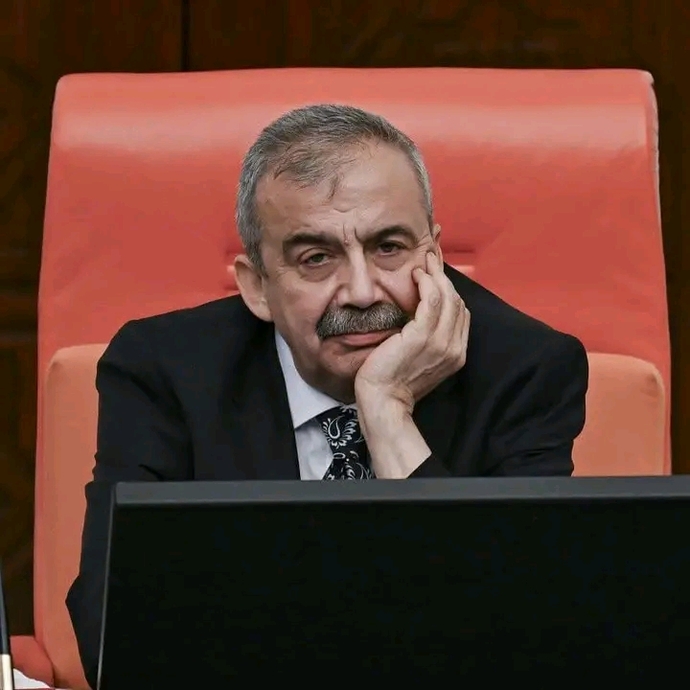 Sırrı Süreyya Önder öldü ne düşünüyorsunuz?