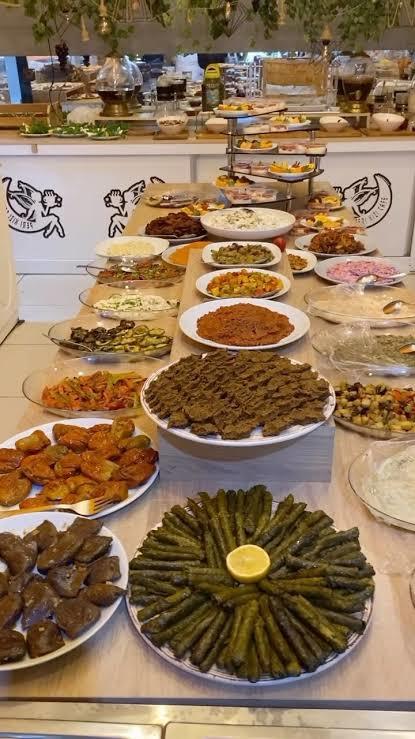 Açık büfeye gittiğinizde tabağı nasıl dolduracağım diye endişeleniyor musunuz?