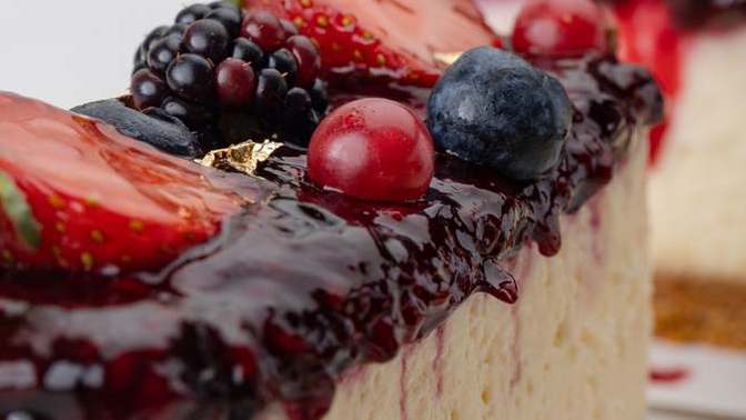 Çikolatalı ya da orman meyveli Cheesecake yapıp kapına gelsem ne yapabilirsin ki?