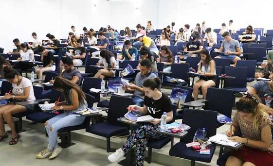 girne amerikan üniversitesi okuyanlar