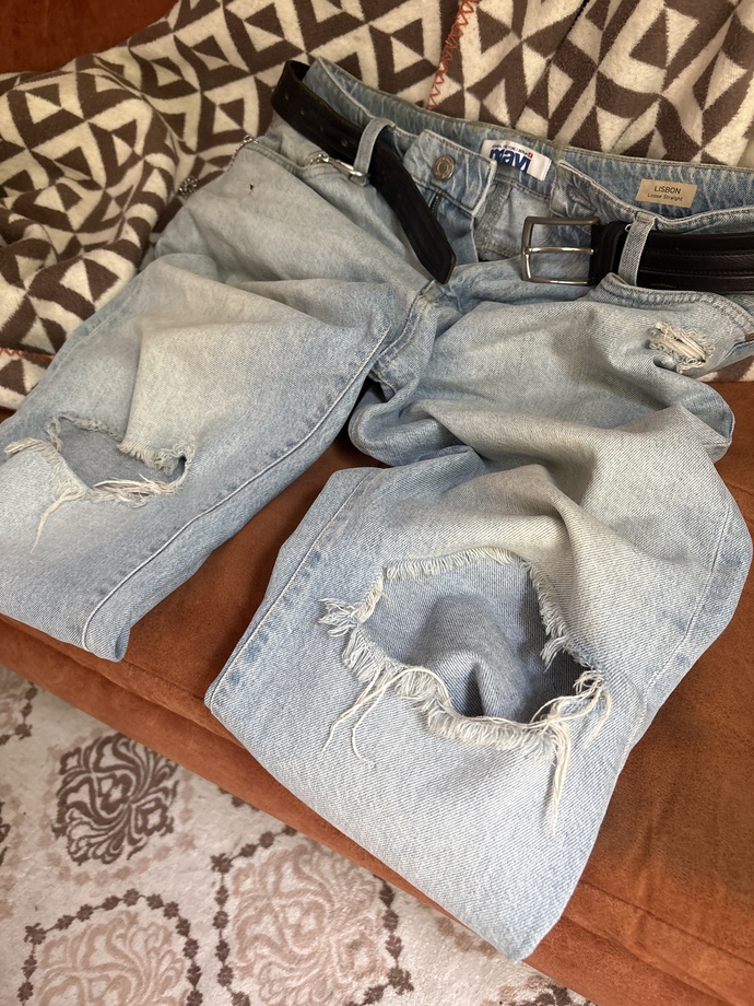 Yırtık pantolon mu yoksa slim fit mu tercih edersiniz?