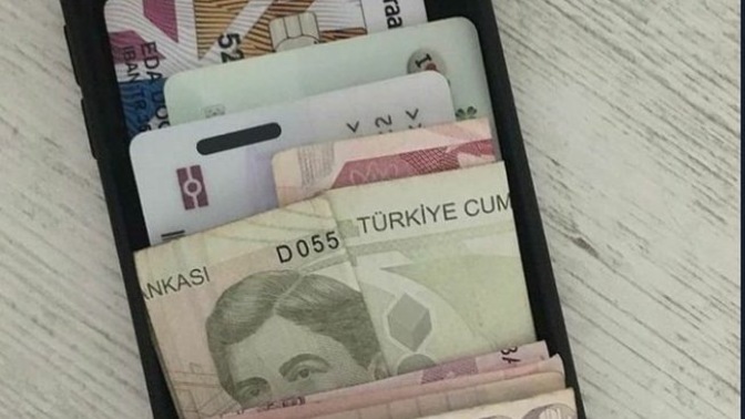 Telefon kılıfını böyle kullanan var mı?