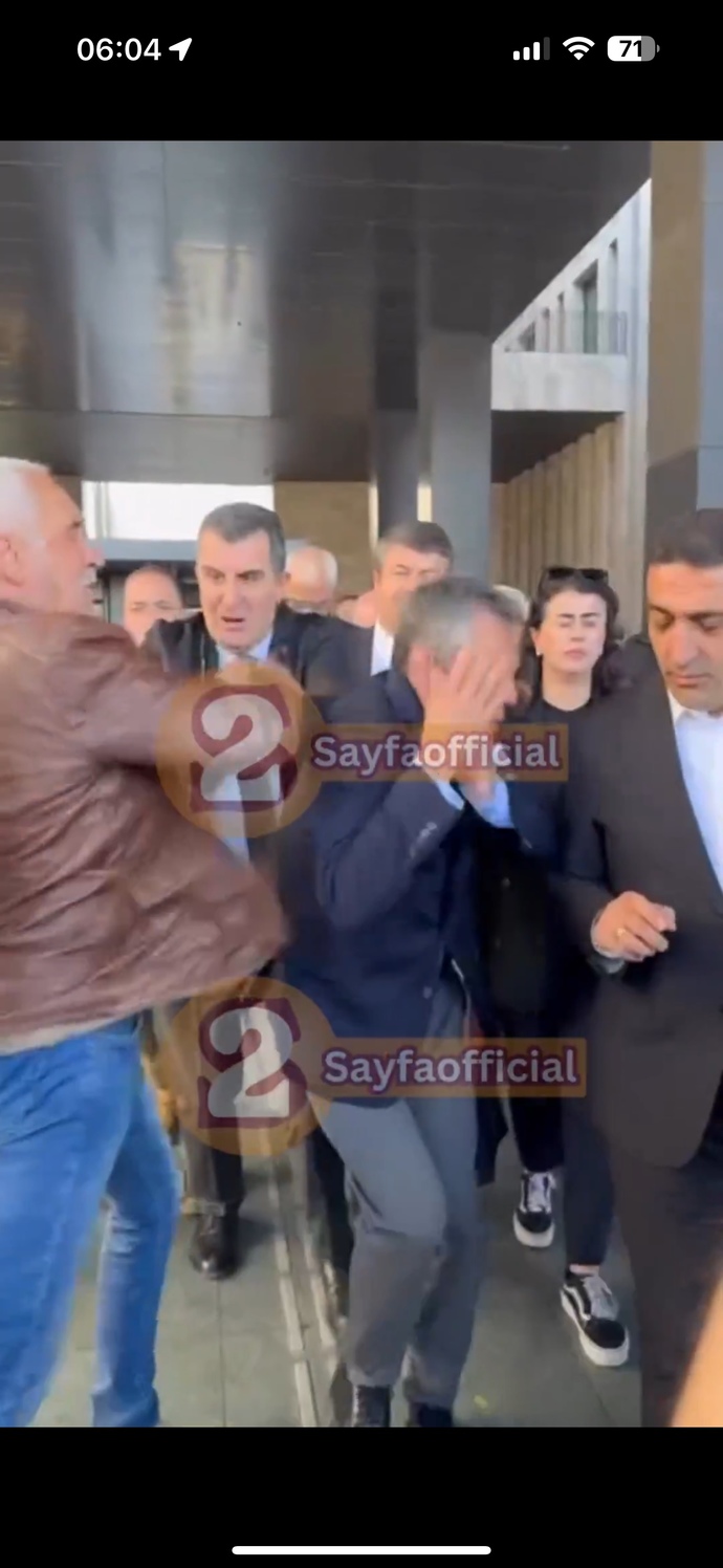 Özgür Özele yumruk atıldı ! Ne düşünüyorsunuz?