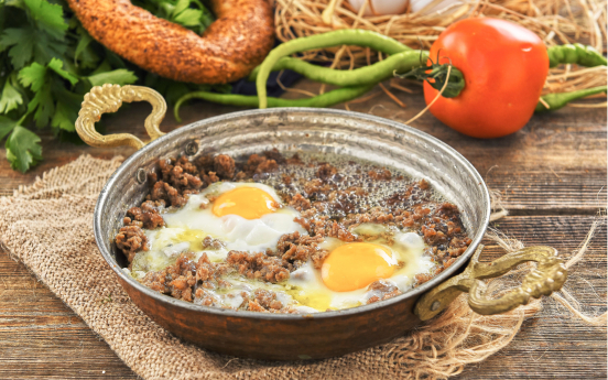 Kahvaltı da kıymalı yumurta yermi siniz?