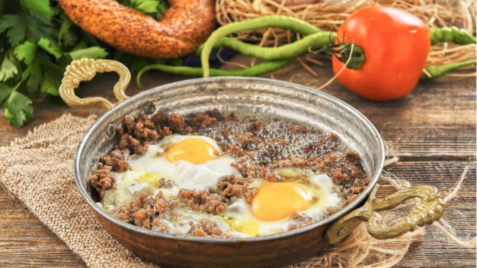 Kahvaltı da kıymalı yumurta yermi siniz?
