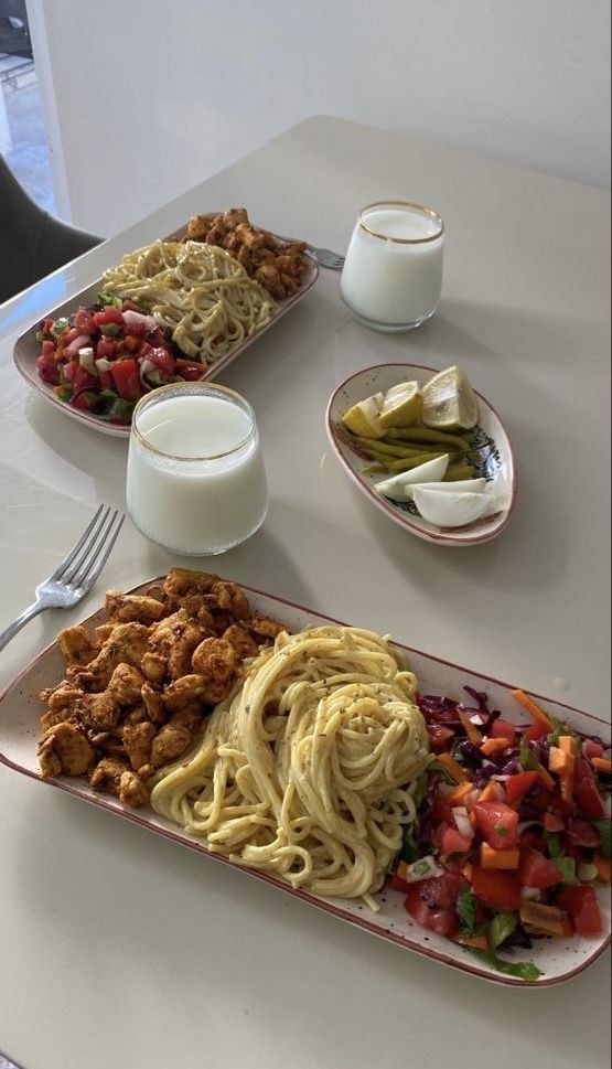 Yemeklerin yanında en çok içtiğin içecek nedir?