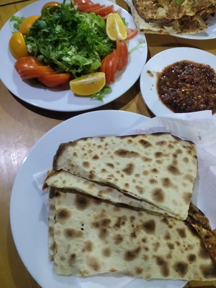 Kimlerin evinde yemek yenmez?