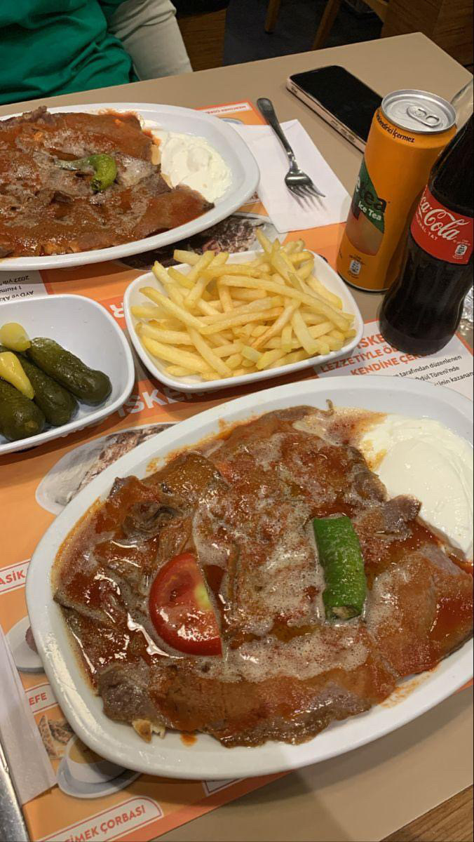 Bedava yemek siparişi verme hakkın olsa şu an ne yemek isterdin?