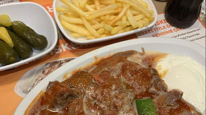 Bedava yemek siparişi verme hakkın olsa şu an ne yemek isterdin?