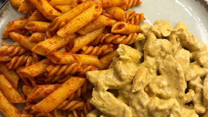 Köri soslu tavuk / Salçalı makarna sever misiniz?