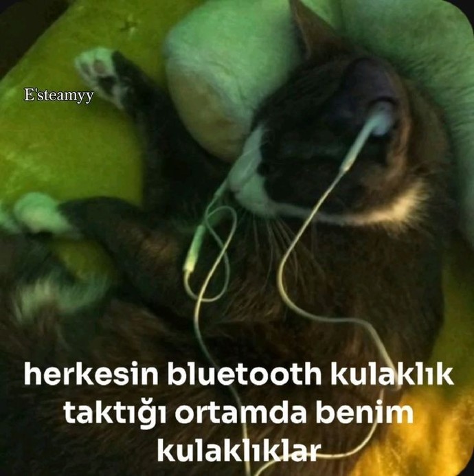 Hâla kablolu kulaklık mi bluetooth kulaklık mi kullanıyorsunuz 🥺?