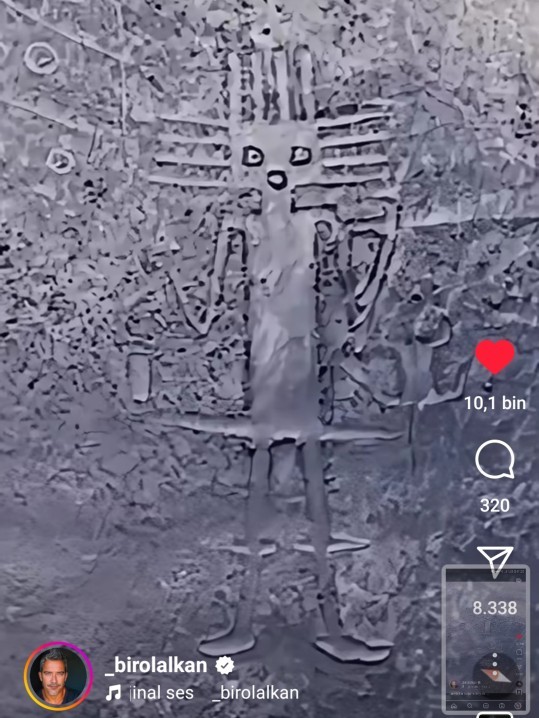 Papanın üzerindeki elbisede bu Nazca sembolü niye var?