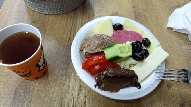 Sevgilimi kahvaltıya davet ettim ama köpük tabakta diye terketti beni. Ne yapsam döner sizce?
