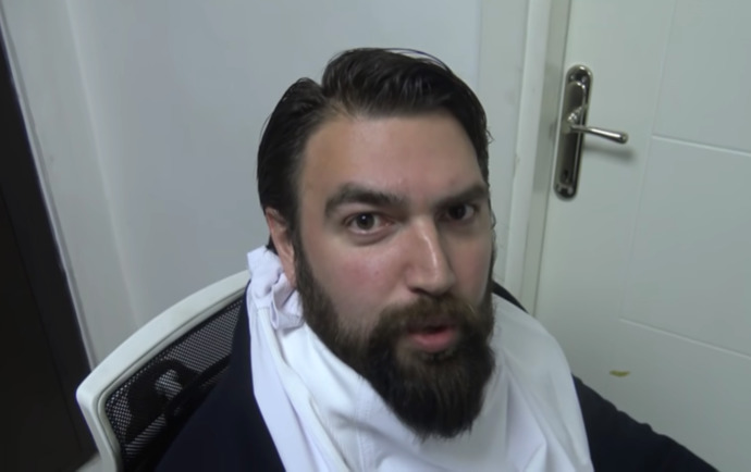 Erkekler sakalsız daha yakışıklı değil mi?