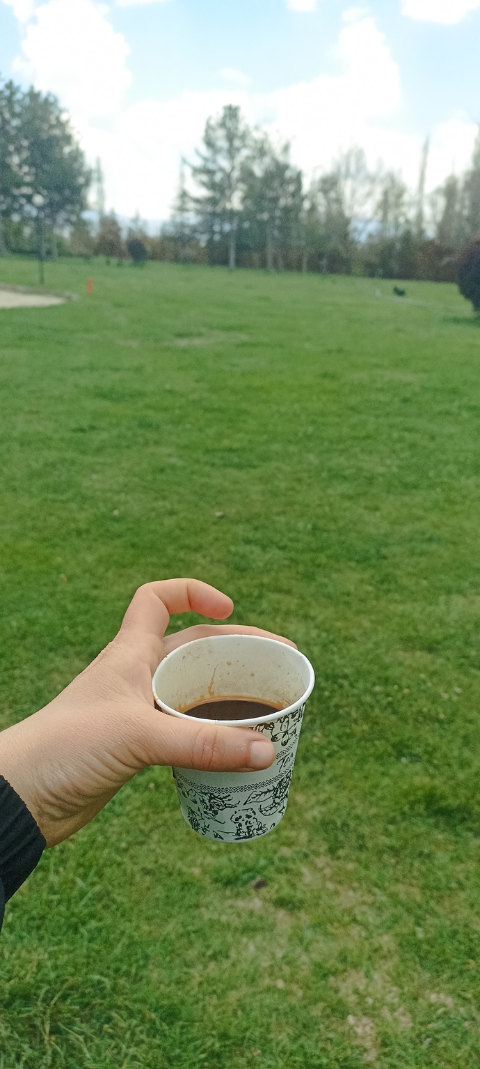 Kızlar, Kimler Kahvesini yudumluyor?