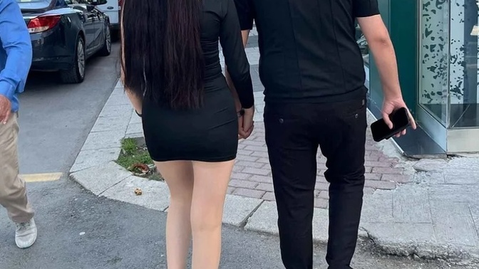 Bu kadar kisa giyinmek normal mi sizce?
