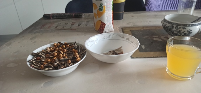 Karışık kuruyemiş yerken yanında ne içmeyi seversiniz?
