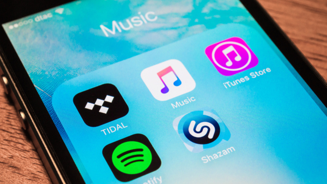 Çalma listende şu an en çok dinlediğin 3 şarkı hangileri?