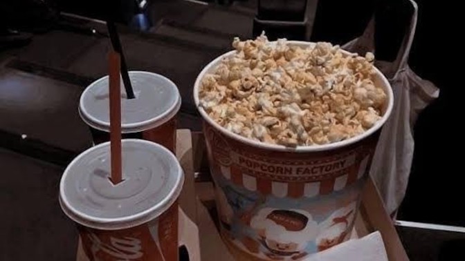 Sinema salonuna gizlice içecek/yiyecek sokar mısınız?