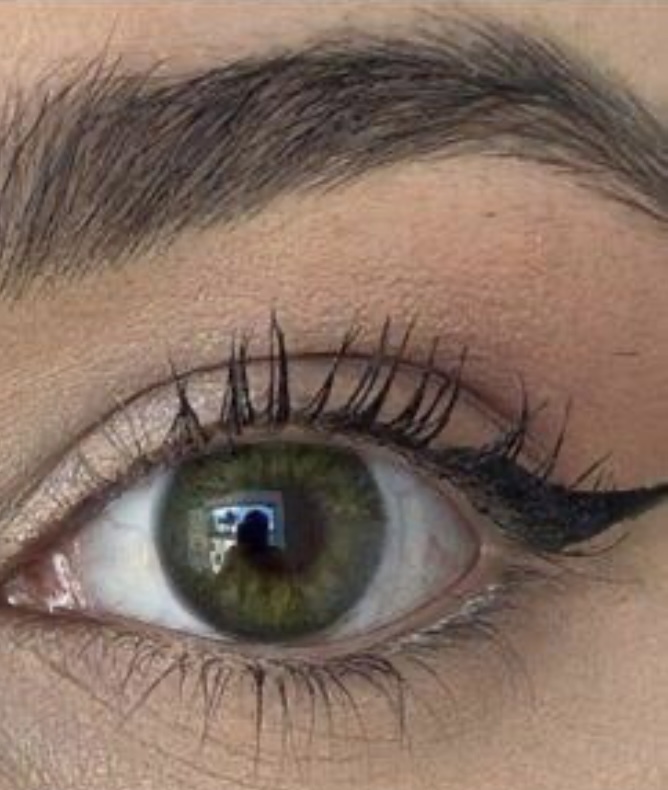 Renkli lens takan kızlar oluyor bazı sizede itici geliyormu yapay?