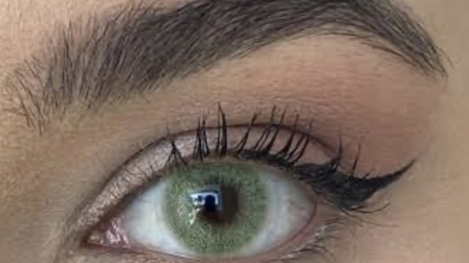 Renkli lens takan kızlar oluyor bazı sizede itici geliyormu yapay?