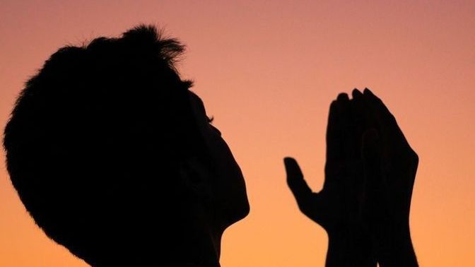 Kapıdan uğurlarken arkasından dua ettiğiniz biri ya da  birileri var mı?