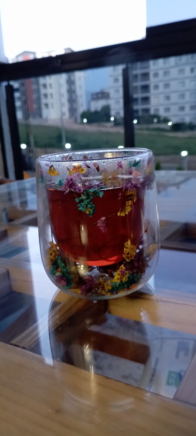 Herkes işini bırakıp bardağıma bakabilir miiiiğğ?