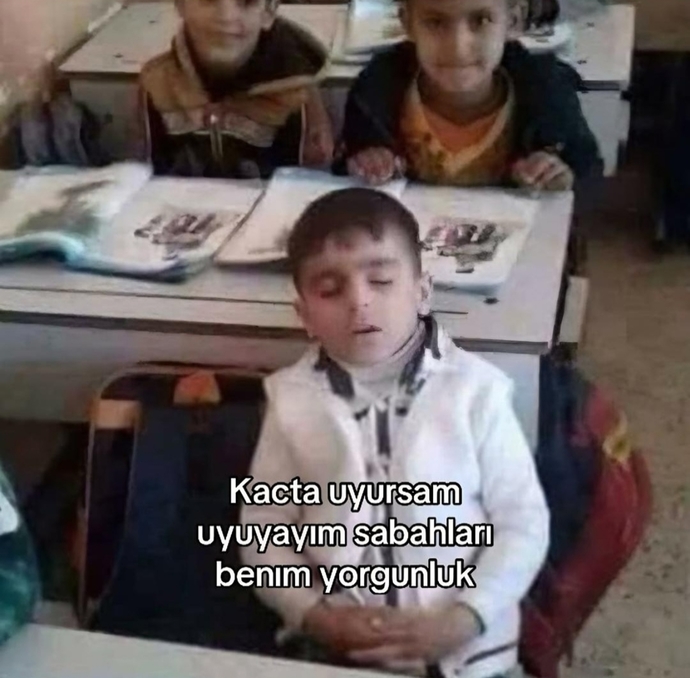 Ben yinede erkenden uyuyayım ne olur ne olmaz belki dinç uyanırım 🤭🤭 uyumadan önce kendinize güzel dileklerde bulunuyor musunuzz?