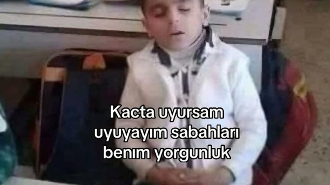 Ben yinede erkenden uyuyayım ne olur ne olmaz belki dinç uyanırım 🤭🤭 uyumadan önce kendinize güzel dileklerde bulunuyor musunuzz?