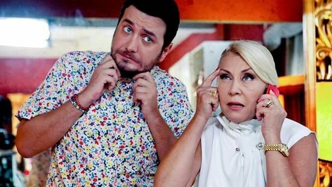 Telefon şifrenizi sevgilinizle paylaşır mıydınız? Güven mi, mahremiyet mi?