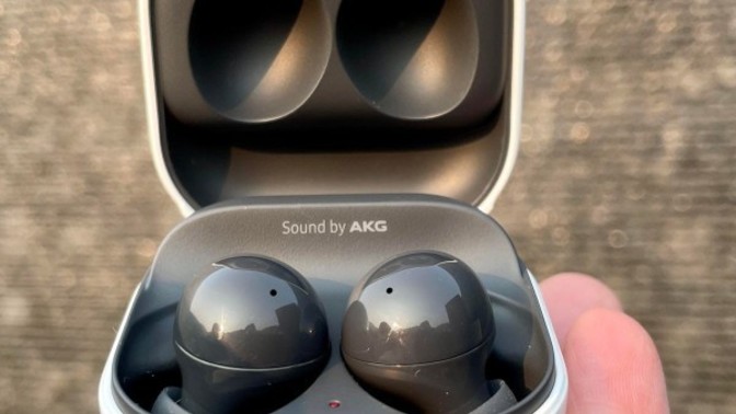 Galaxy Buds 2 mi Galaxy Buds Fe mi hangi modeli daha başarılı buluyorsunuz?