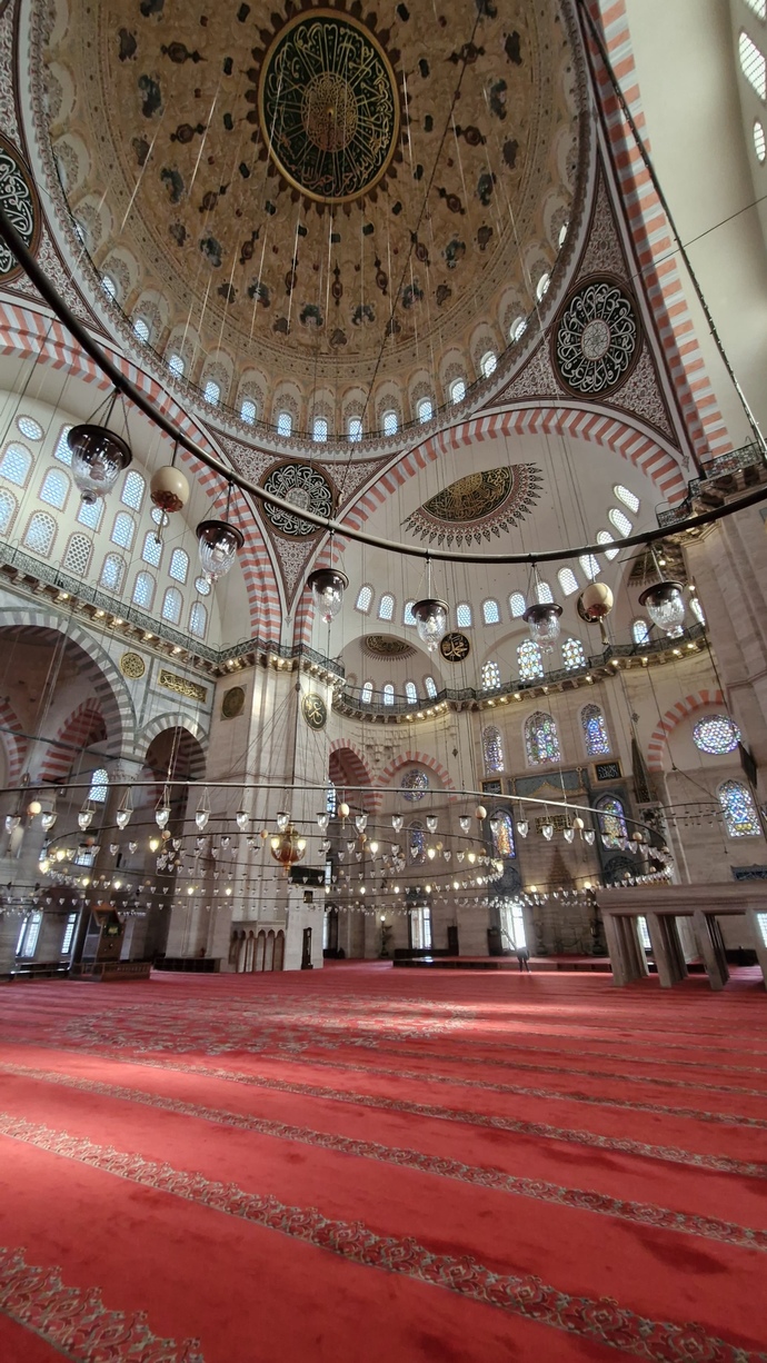 Bugün Cuma kimler sadaka verecek?