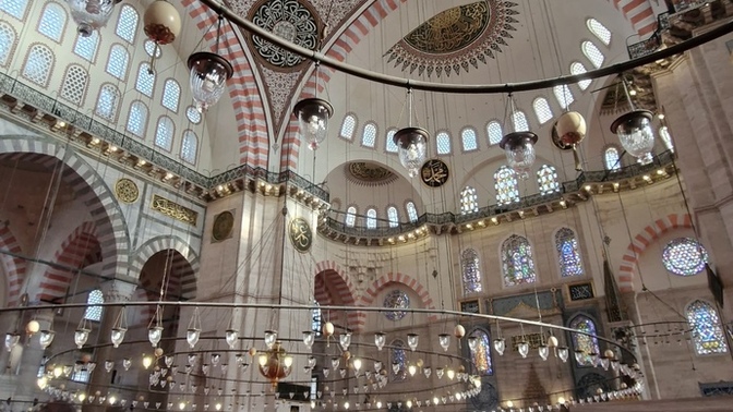 Bugün Cuma kimler sadaka verecek?