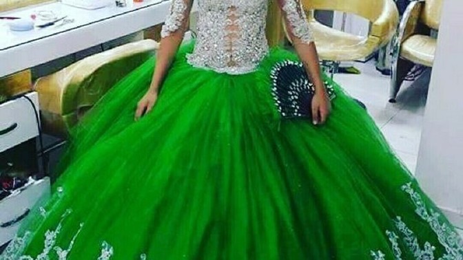 Renkli gelinlikler çirkin mi duruyor?