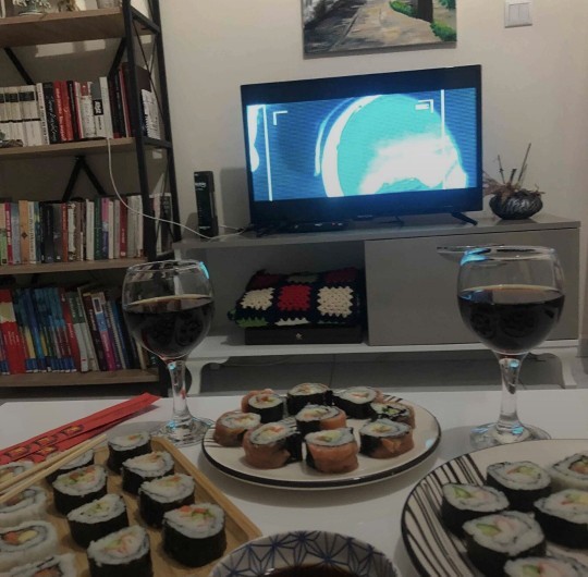Sushi yapan kız marifetli midir?