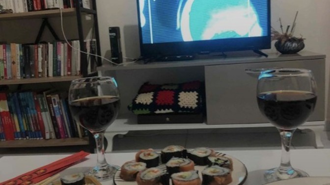 Sushi yapan kız marifetli midir?