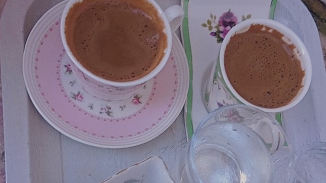 Tek içilen kahve mi daha başkadır yoksa iki kişilik içilen kahve mi?