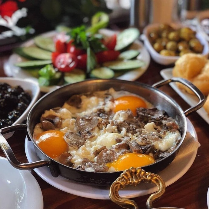 Vana kahvaltı yapmaya mı gitsek?