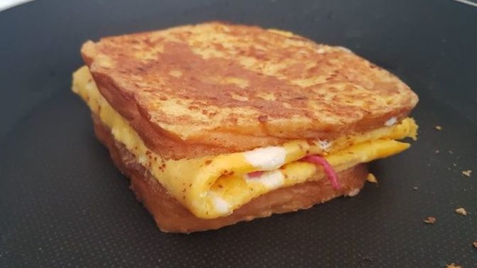 Yumurtalı tost yer mısınız?