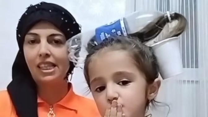 Anneniz sizede okula giderken böyle değişik saç modelleri yapıyor muydu?