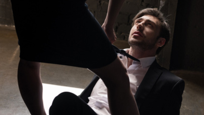 Dominant bir erkeğin zaman zaman partnerine teslim olması seks hayatını renklendirmez mi?