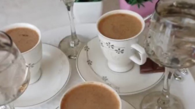 Sırf kahve içmek için date çıkar mısın?