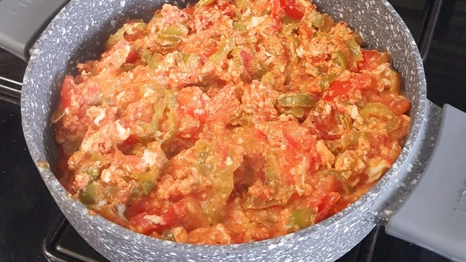 Menemeni ekmek banarak mı, çatal kullanarak mı yersin?