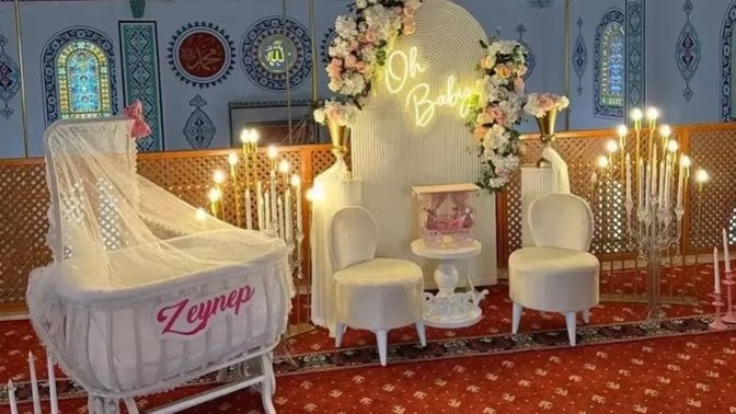 Kocaeli'de bir camide baby shower düzenlendi. İnsanların bu trend çılgınlığı ne olacak?