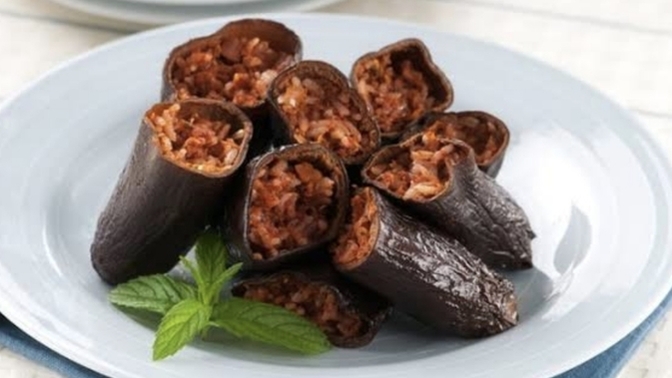 Patlıcan Dolması Etli mi Yoksa Etsiz mi Daha İyi?