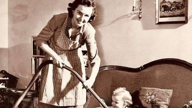 Anneler Günü'nde bile ev süpüren annelere selam olsun! Sizin evinizde temizlik günleri hafta sonuna mı denk gelir?