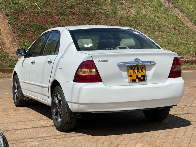 Hangi Toyota Corolla yi almak daha mantıklı Efsane Kasa E100 mu  Corolla E120 mu?